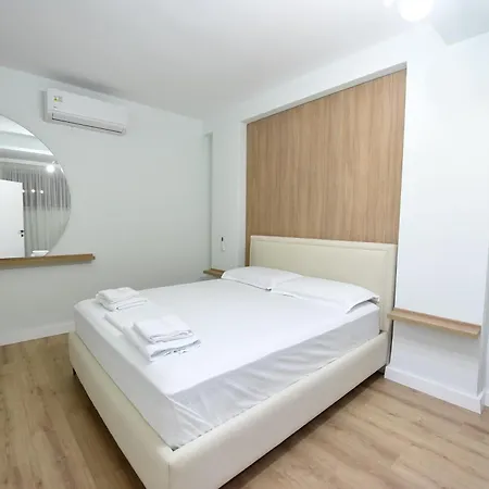 Liv Luxury Marina Bay Apartment Vlorë