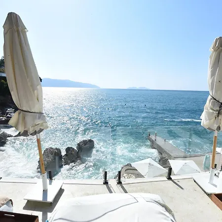 Liv Luxury Marina Bay Apartment Vlorë