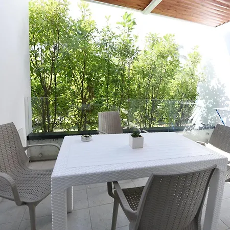 Liv Luxury Marina Bay Vlorë