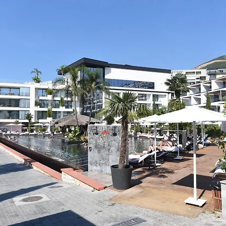 Liv Luxury Marina Bay Apartment Vlorë