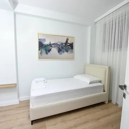 Liv Luxury Marina Bay * Vlorë